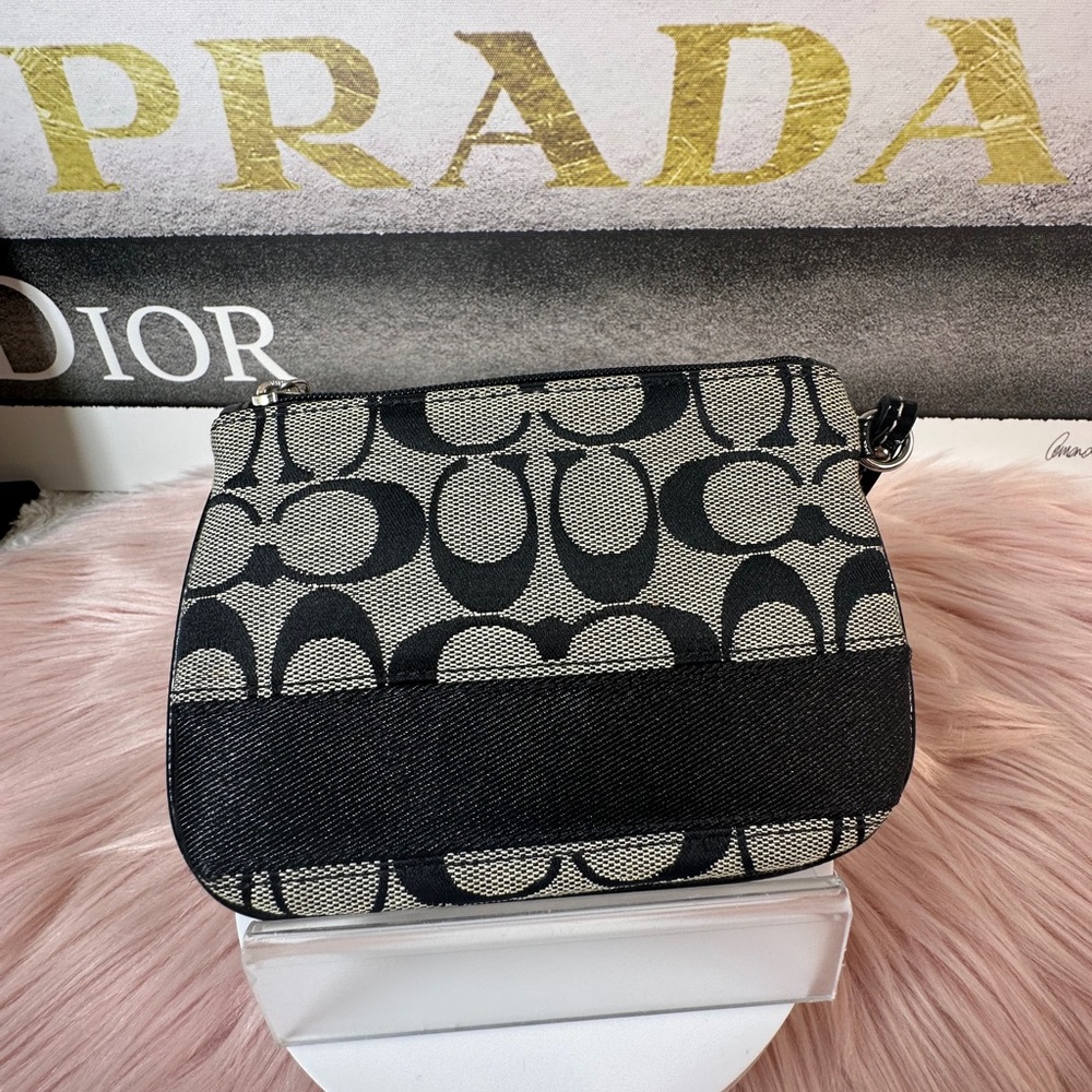 Coach Signature Logo
Wristlet Black White Canvas Leather Small.